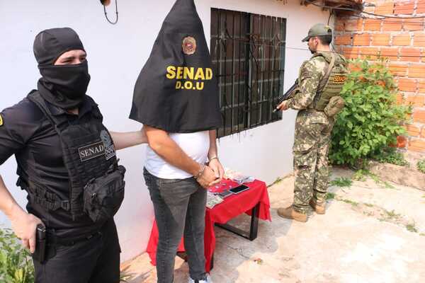 Registran casa en Luque y detienen a hombre con cocaína en su poder | 1000 Noticias