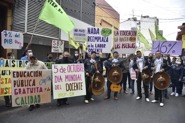 Docentes llegan a un acuerdo con el Gobierno y se desactiva paro anunciado - Nacionales - ABC Color