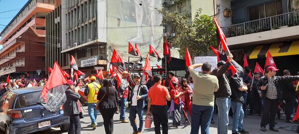 Docentes levantan paro anunciado tras acuerdo con el gobierno sobre reajuste salarial - La Tribuna