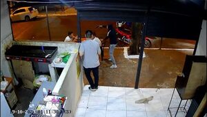 Video: Violento asalto en lomitería de Presidente Franco - ABC en el Este - ABC Color