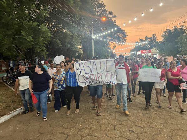 Beleanos se movilizan exigiendo rendición a su intendente