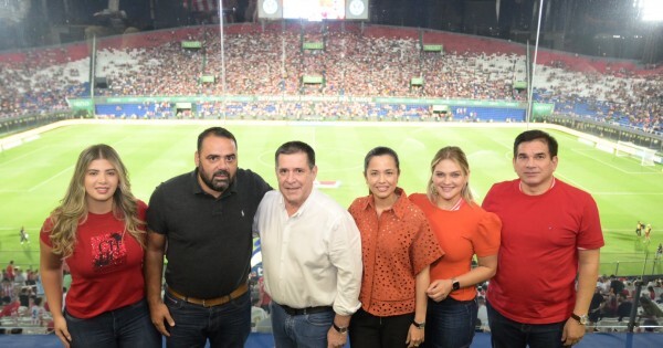Peña y Cartes fueron a ver a la Albirroja pero evitaron sacarse una foto juntos