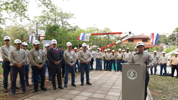 ANDE avanza en el mejoramiento de 5.000 artefactos de alumbrados públicos