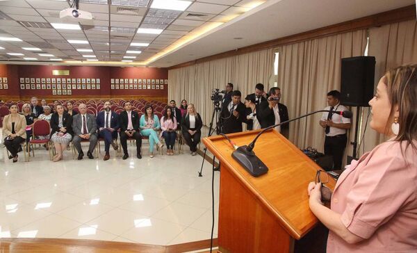 En acto se conmemoró lucha contra el cáncer de mama y reinserción social de MPL