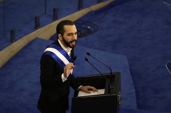 Bukele dice que EE.UU. busca "sacar petróleo" de Venezuela tras el levantamiento de sanciones - MarketData