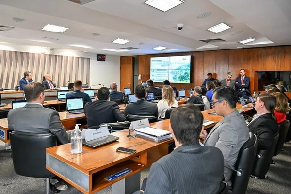 Itaipú: Paraguay quiso volver a tarifa del 2021, según el director brasileño - Economía - ABC Color
