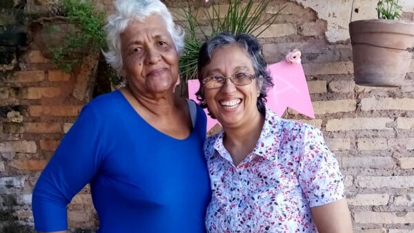 Dos generaciones que enfrentan con valentía al cáncer de mama