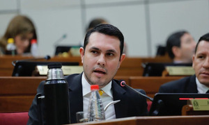 Hernán Rivas fue denunciado por irregularidades en su título duerme en la Fiscalía desde el 2020