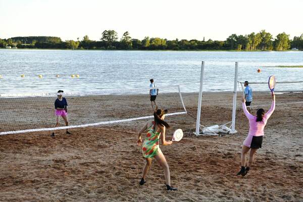 Comienza el verano e Itaipu cierra la playa Tacurú Pucú por mantenimiento - La Clave