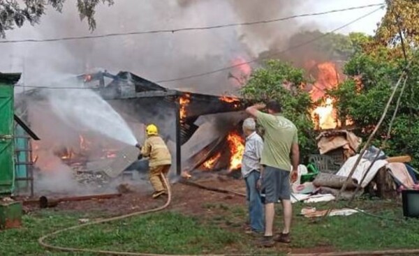 Vivienda fue consumida por completo por un incendio