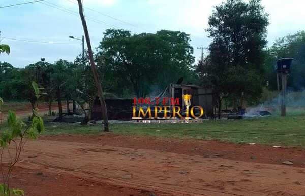 Puesto Policial ardió totalmente en llamas - Radio Imperio 106.7 FM