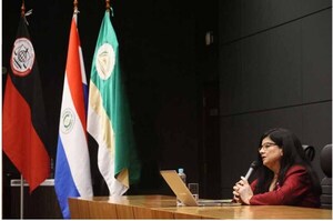 La “Manipulación del sistema judicial en la era de la globalización” fue el tema desarrollado por la Ministra Llanes ante estudiantes de Derecho de la UNE
