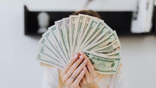 Los factores que inciden en la suba del dólar, según el BCP