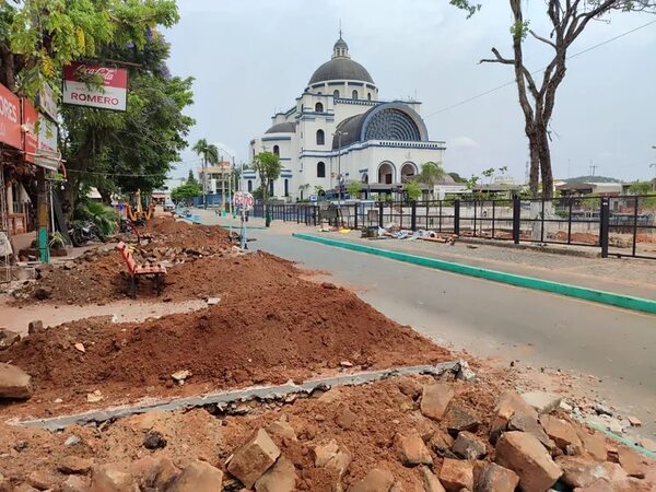A pocos días de la festividad mariana se ejecutan obras de alcantarillado en el centro de Caacupé - Nacionales - ABC Color
