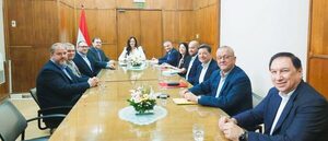 MOPC y sector privado buscan garantizar navegabilidad permanente del río Paraná - ADN Digital