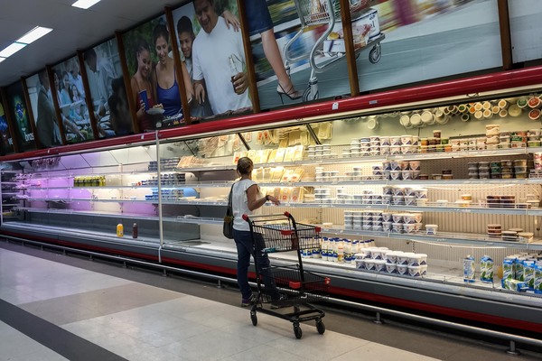 Los venezolanos requieren 133 salarios mínimos para costear la canasta básica, según una ONG - MarketData