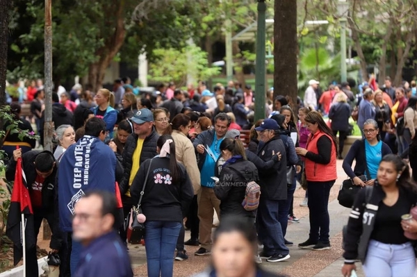 Docentes levantan paro general tras acuerdo con el Gobierno Compartir en redes - Noticiero Paraguay