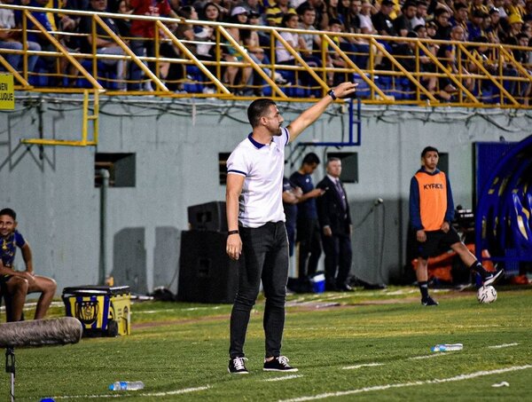 El "cambio" de realidad de Luqueño: De sufrir para permanecer en Primera a ya pelear por un cupo a Sudamericana · Radio Monumental 1080 AM