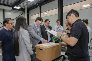 Diario HOY | Realizan revisión final de maletines electorales de cara a elecciones de abogados