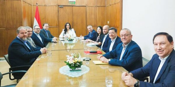MOPC y sector privado buscan garantizar navegabilidad permanente del río Paraná