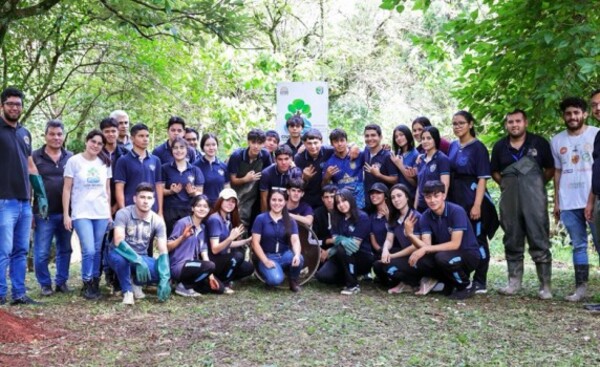Recuperan otra naciente con apoyo de estudiantes