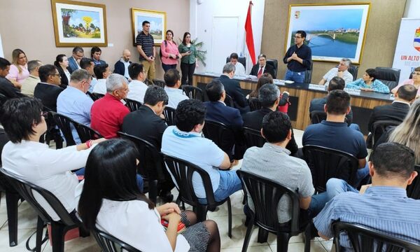 Ministro de Educación se reunió con autoridades del Alto Paraná