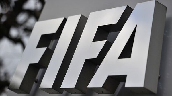 Versus / FIFA suspende 20 años a un entrenador congoleño tras abuso de menores