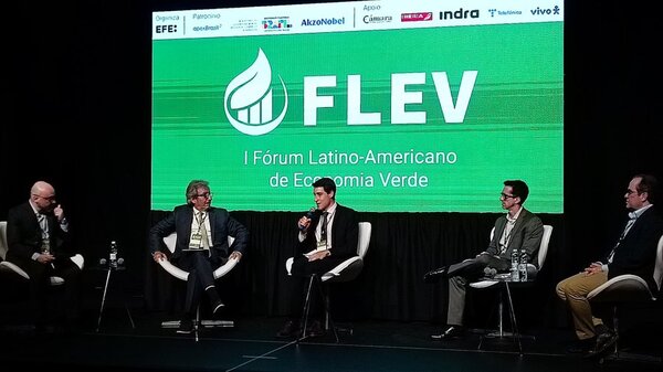 La financiaci贸n y la tecnolog铆a son claves para impulsar la transici贸n energ茅tica en Am茅rica Latina, seg煤n el Foro econ贸mico verde - Revista PLUS
