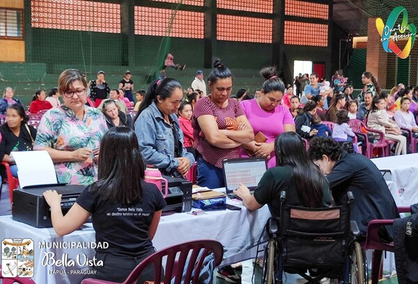 ENTREGARON 201 TARJETAS DE DÉBITO DEL PROGRAMA TEKOPORÁ EN BELLA VISTA