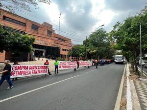 Estaciones de servicio privadas denuncian competencia desleal de Petropar - Economía - ABC Color