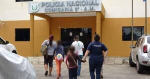 La Nación / Rescatan a cuatro niños que eran explotados por su madre