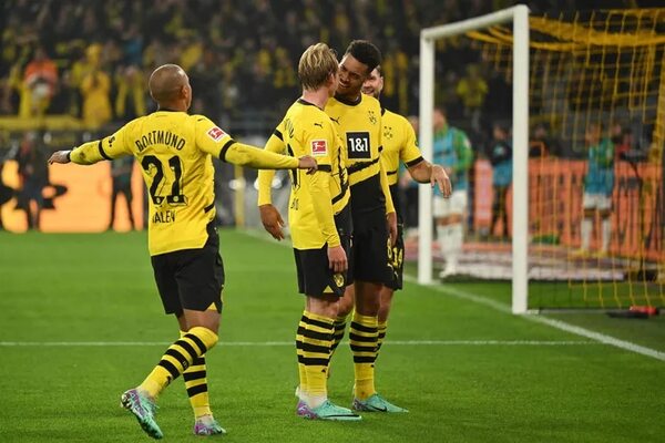 El Borussia Dortmund no falla y se aúpa al liderato - Fútbol Internacional - ABC Color