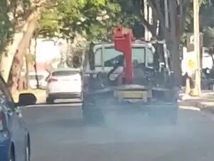 Video: no es un volcán, ¡es una grúa de la Municipalidad! - Nacionales - ABC Color