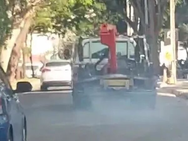 Video: no es un volcán, ¡es una grúa de la Municipalidad! - Nacionales - ABC Color