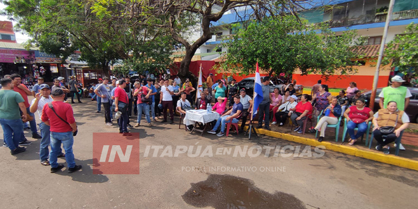 NUEVA MANIFESTACIÓN CONTRA LA MUNICIPALIDAD POR OCULTAR PROYECTOS - Itapúa Noticias