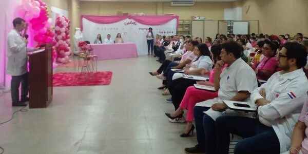 Homenajean a trabajadoras de la salud sobrevivientes del cáncer de mama - Nacionales - ABC Color