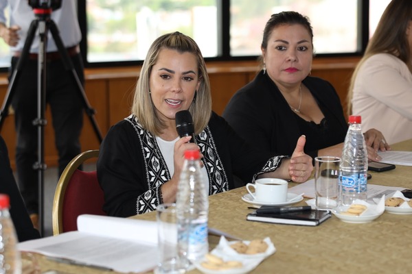 Lizarella Valiente se interioriza sobre condiciones de vida de las reclusas del Buen Pastor - ADN Digital