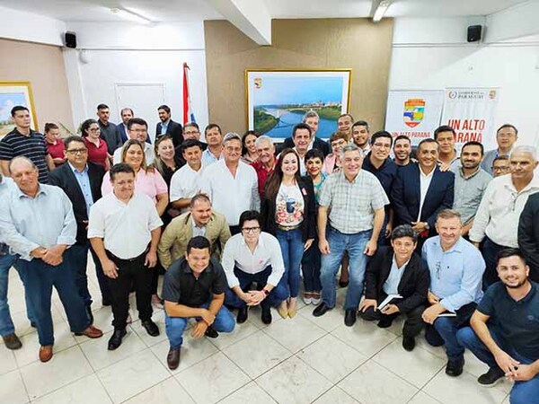 Autoridades piden mejor distribución del Fonacide y más rubros para docentes al titular del MEC | DIARIO PRIMERA PLANA