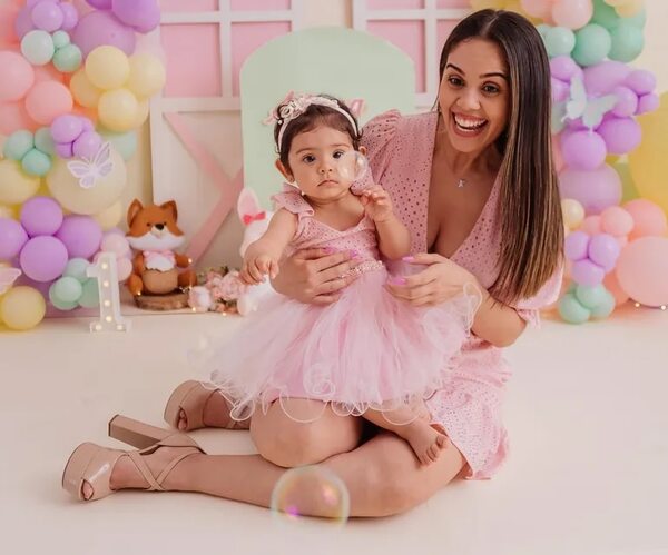La periodista Kiara Aguilar celebró el primer año de su hija Aitana - Gente - ABC Color