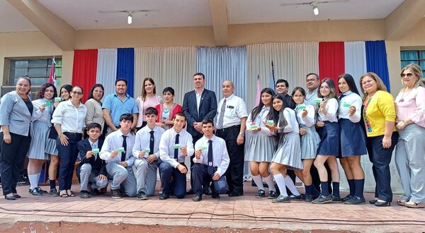 MEC entrega tarjetas electrónicas a estudiantes de Itauguá