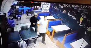 La Nación / Allanamientos y detenidos tras asalto a local gastronómico de CDE