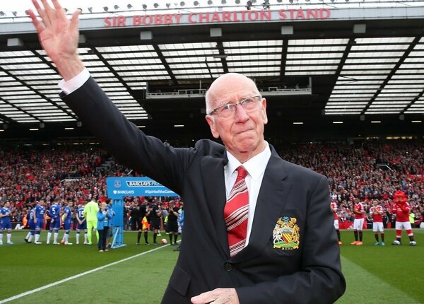 Versus / Fallece la leyenda del fútbol inglés Bobby Charlton