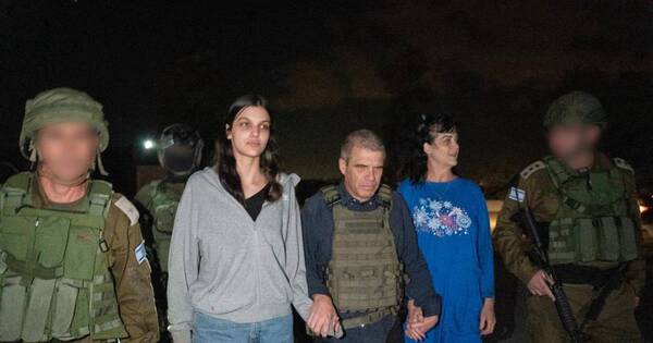 La Nación / Israel: madre e hija rescatadas de terrorista están de vuelta en Estados Unidos