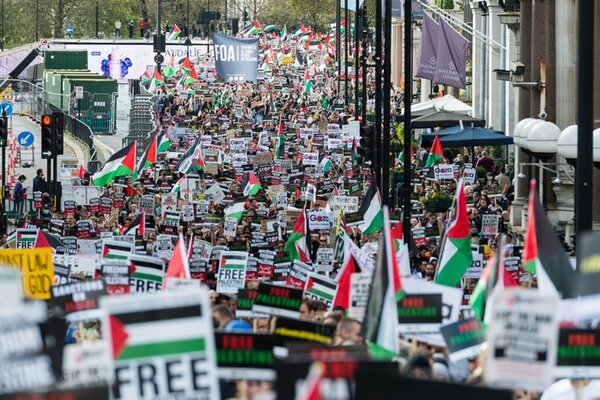 Casi 100.000 personas participaron de una manifestación en favor de los palestinos en Londres, estima la policía