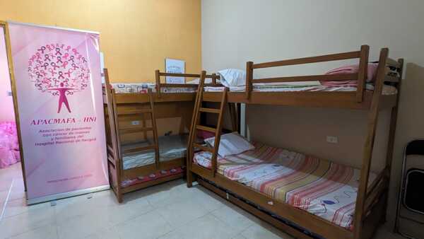Diario HOY | Sobrevivientes al cáncer de mama dan albergue a pacientes oncológicos