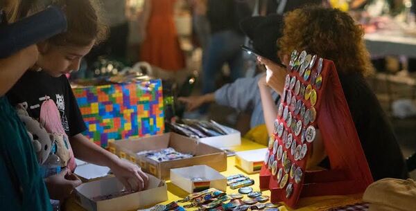 Diario HOY | “Juande ¡a la calle!”: Música, feria y productos de España frente al Salazar