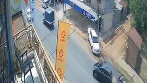 Conductor pierde el control de su vehículo y choca contra columna en Ñemby