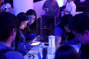 Jóvenes brillan en competencia de programación y robótica