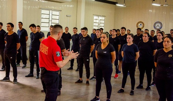 Expertos del Brasil capacitan a directores y agentes penitenciarios