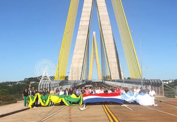 Histórico encuentro trinacional en el puente de Integración - ABC en el Este - ABC Color